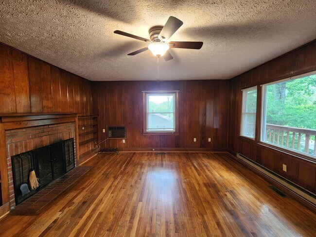 Building Photo - Black Mountain Home Close to Owen Schools