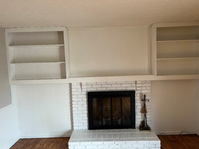 Building Photo - 2272 Oakhurst Dr