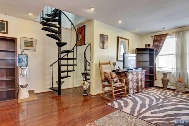 Foto principal - 2787 John F. Kennedy Blvd