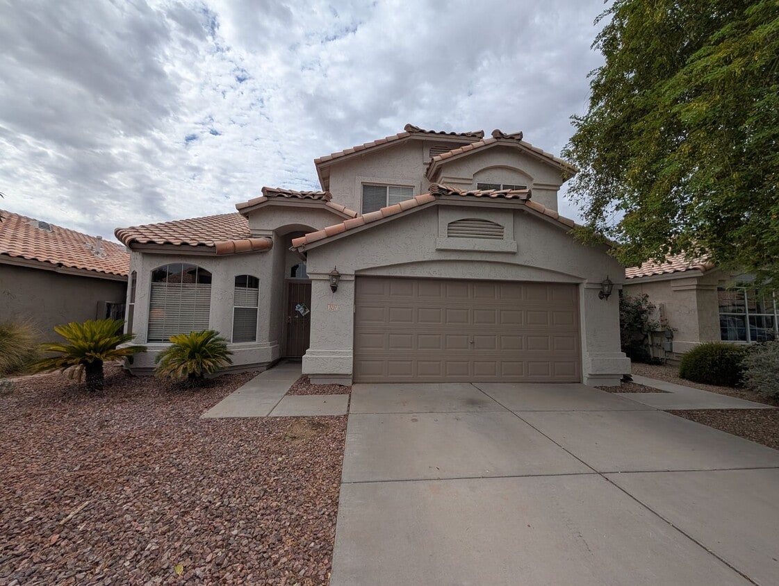 4 Bedroom 2.5 Bathroom Lakewood Home - 4 Bedroom 2.5 Bathroom Lakewood Home
