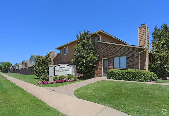 Foto del edificio - Heather Glen Townhomes Phase II