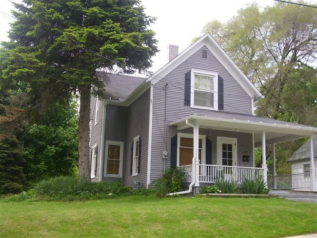 Building Photo - 3 br, 1 bath House - 469 Harter St