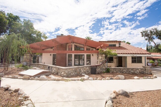 Foto del edificio - 3643 N Mills Ave