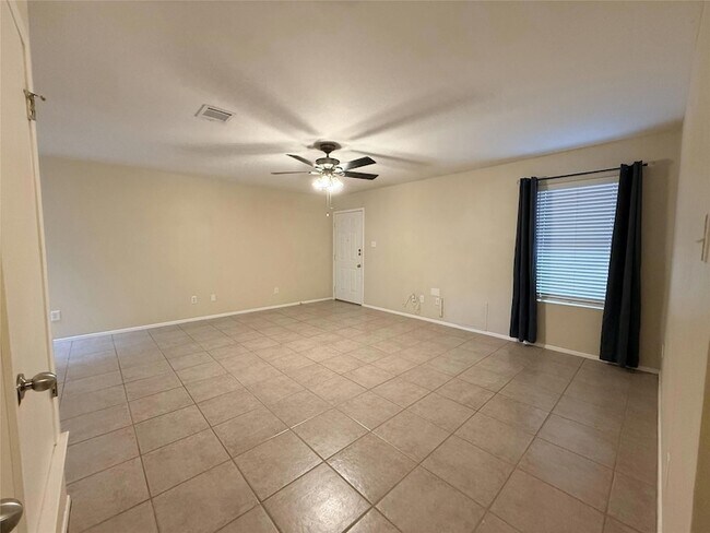 Foto del edificio - 7907 Dunn St