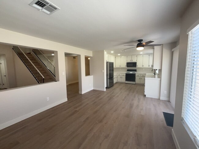 Building Photo - Step into this charming 3-bedroom, 3-bathr...