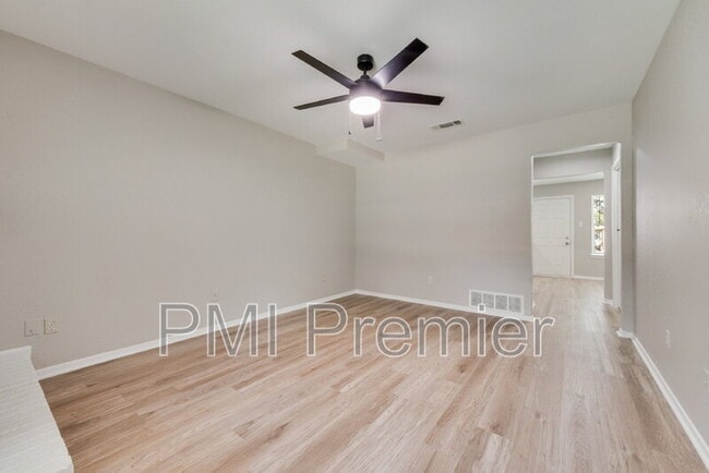 Foto del edificio - 105 Wildwood Ct