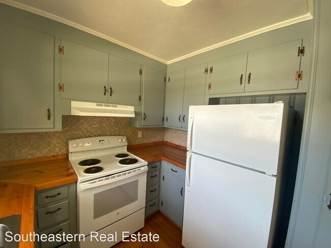 Building Photo - 3 br, 1 bath House - 21424 NC hwy 53 E