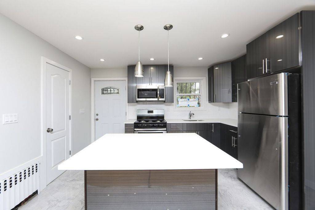 Foto principal - 533 Schenck Ave