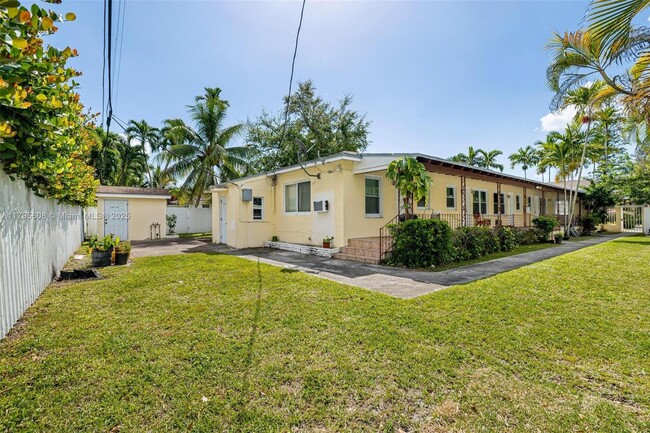 Foto del edificio - 841 NE 90th St