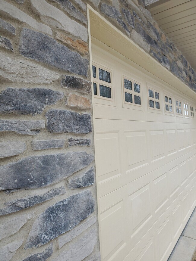 Madeira Place Apartments Hobart, WI