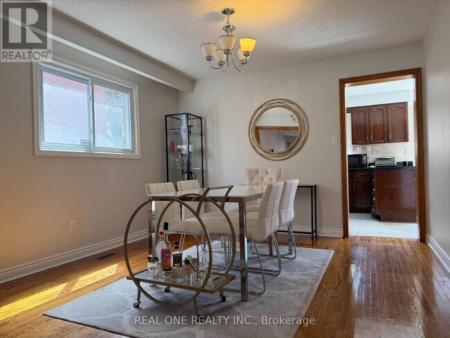 Photo du bâtiment - 14 Empringham Crescent
