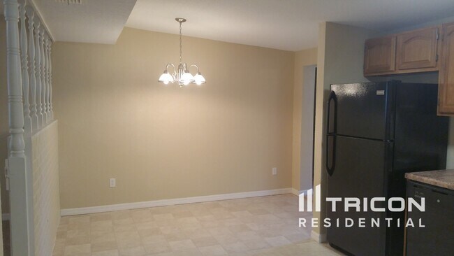 Building Photo - 2160 Alemanda Dr