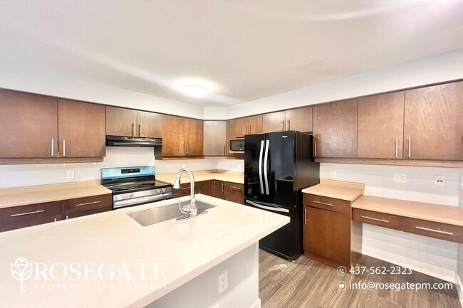 Building Photo - Elegant 4-Bed 2.5-Bath Townhouse with 2,00...