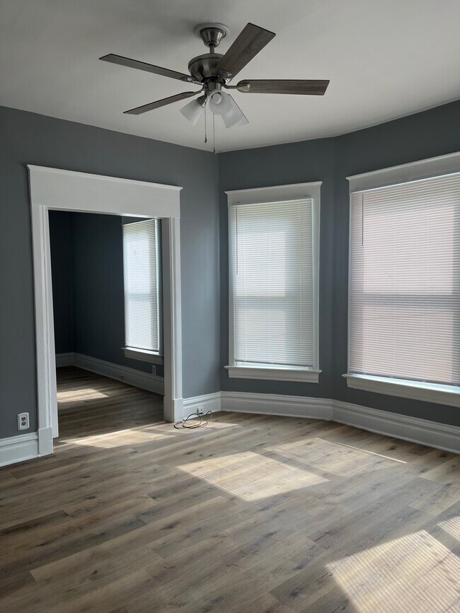 Building Photo - 400 W Allen St