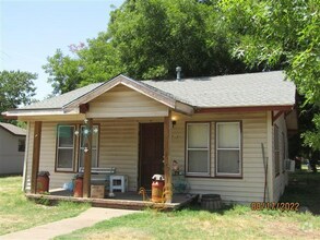 Building Photo - 713 N 8th St