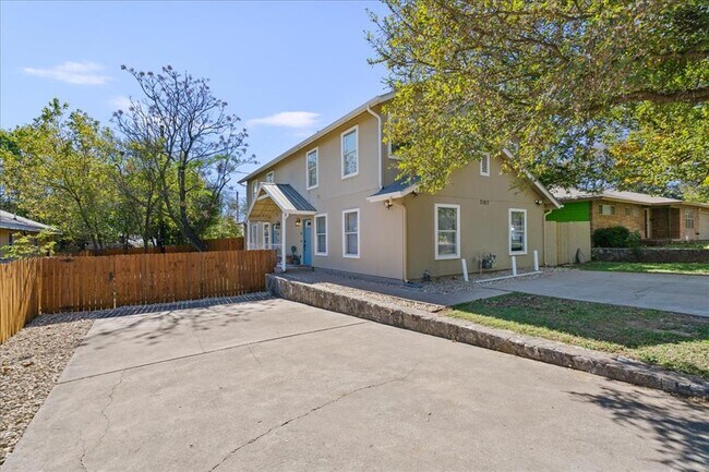 Foto del edificio - 3107 E 13th St