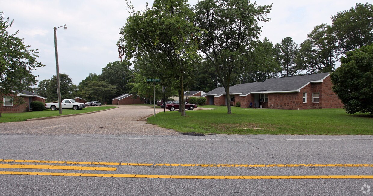 Primary Photo - 102-109 Decker Dr