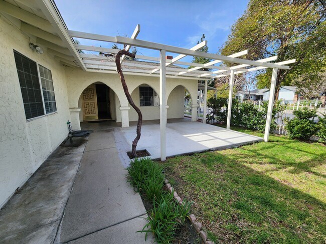 Building Photo - 13042 Lull St
