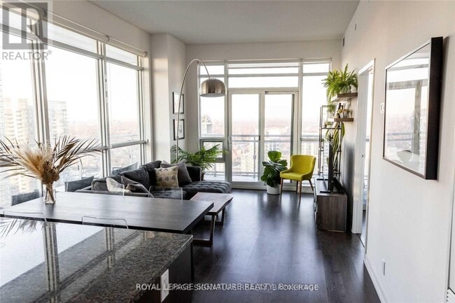 Building Photo - 98 Lillian St