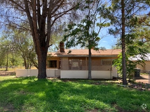 Building Photo - 2028 Cottonwood Ln