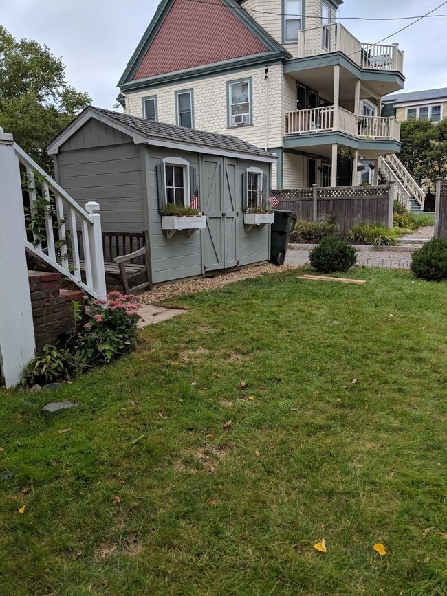 Photo - 25 Lothrop St House