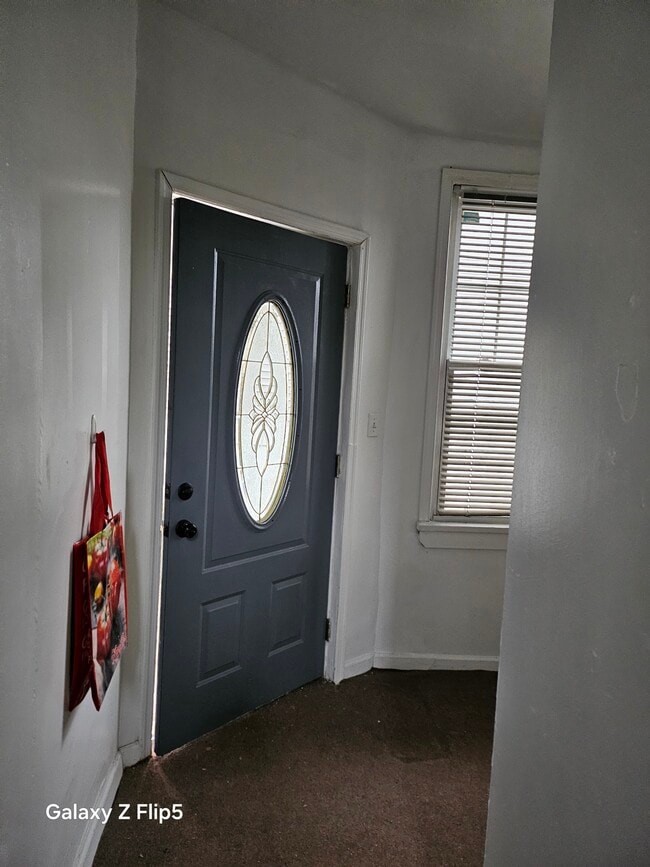 Building Photo - 407 W Broad St