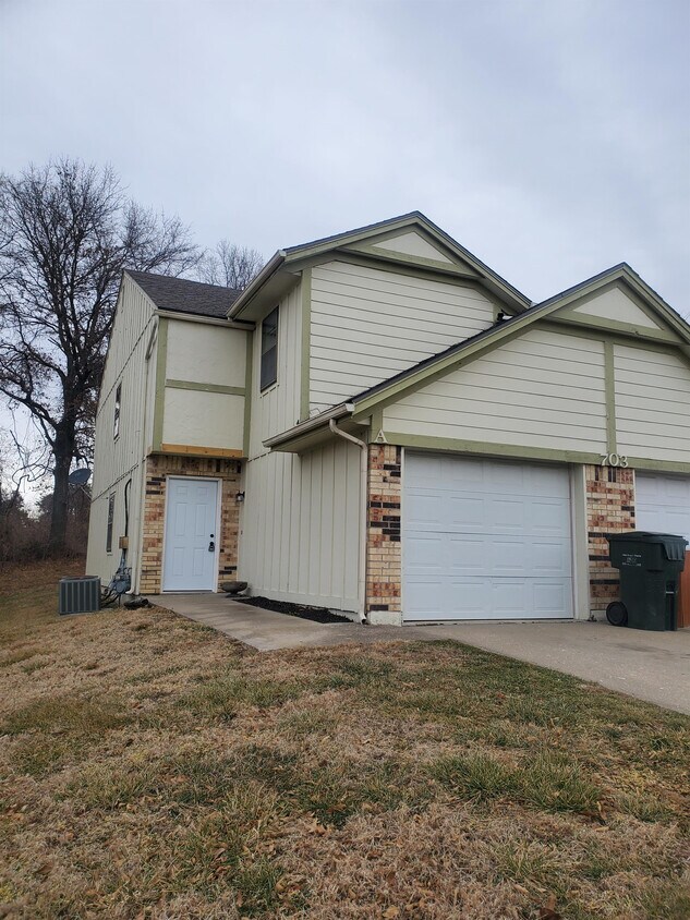 703 Cedar Dr, Warrensburg, MO 64093 Townhome Rentals in Warrensburg