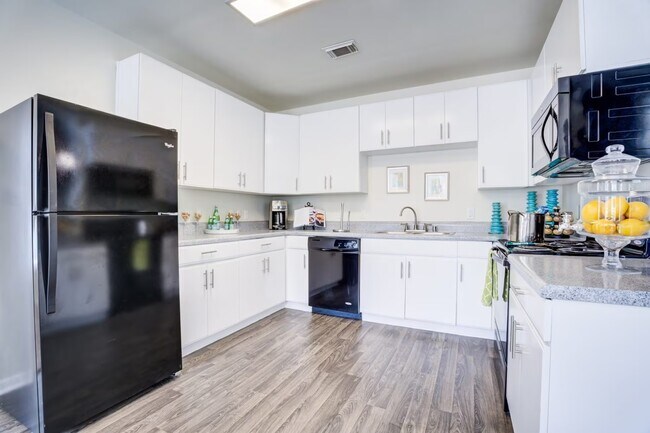 Photo - Modern Living with Breezy Comfort! Apartment