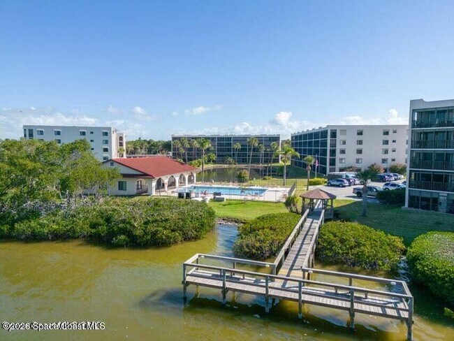 Foto del edificio - 5805 N Banana River Blvd