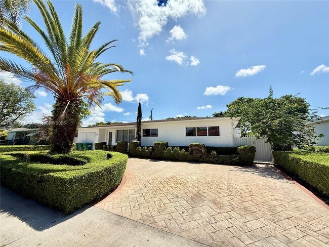 Building Photo - 5321 SW 89th Ct