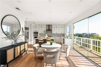 Building Photo - 2019 Sunset Plaza Dr