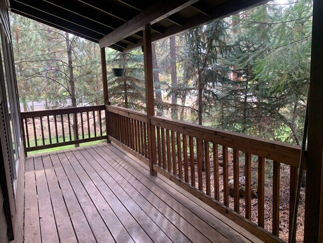 Building Photo - Splendid 3-bdr/2.5 bath home in the beautiful Buck Run Community in Sisters, OR!