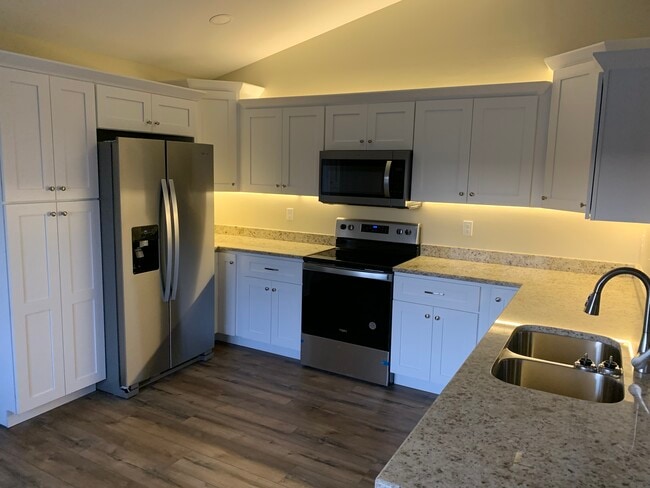 Building Photo - 1566 Thurman Rd