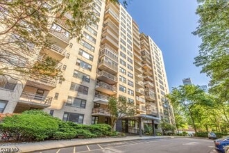 Building Photo - 201 St Pauls Ave