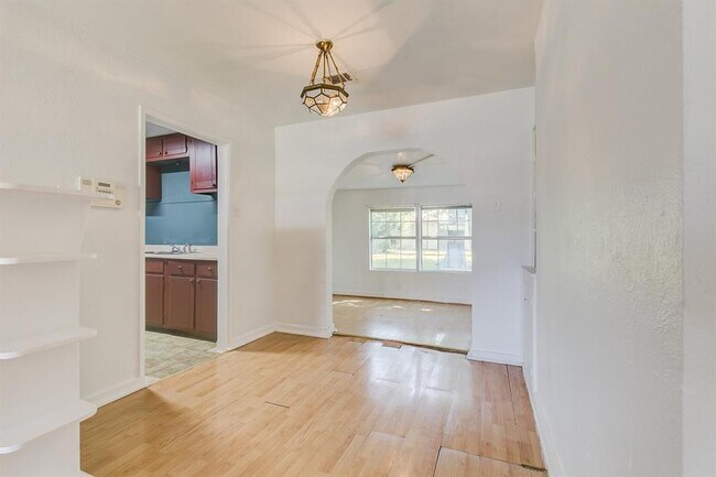 Foto del edificio - 7506 Linwood Ave
