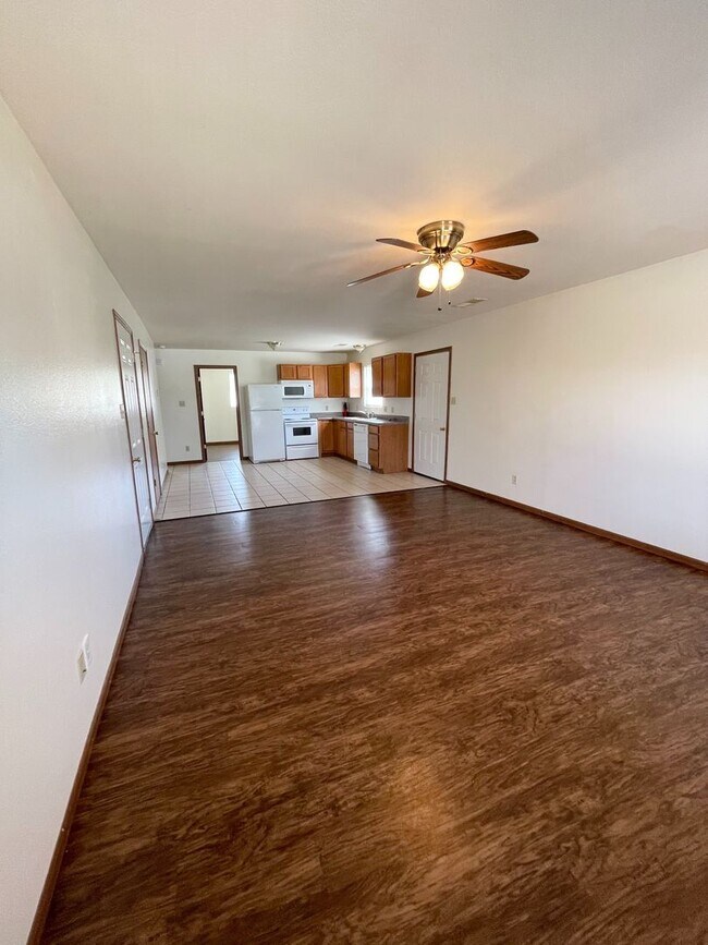 117117 Weise Pkwy Unit W113, Bourbon, MO 65441 Room for Rent in