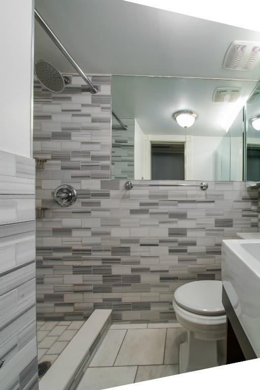 Foto del edificio - 345 W 53rd St