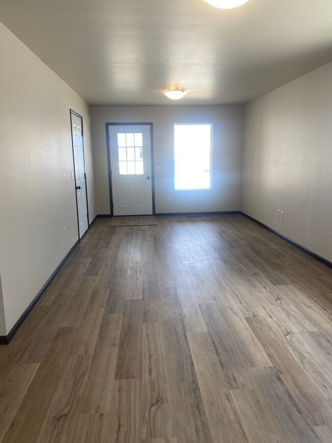 Building Photo - 5 BED | 2 BATH | DOUBLE GARAGE | BRAND-NEW...