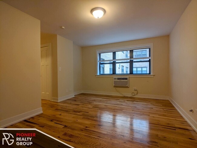 Building Photo - 563 W Arlington Pl