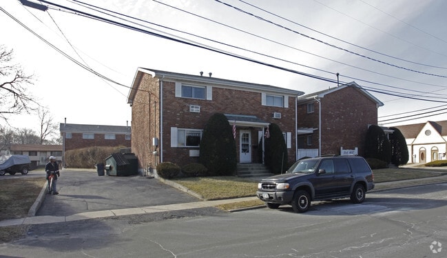 Nob Hill Apartments Rentals North Babylon, NY