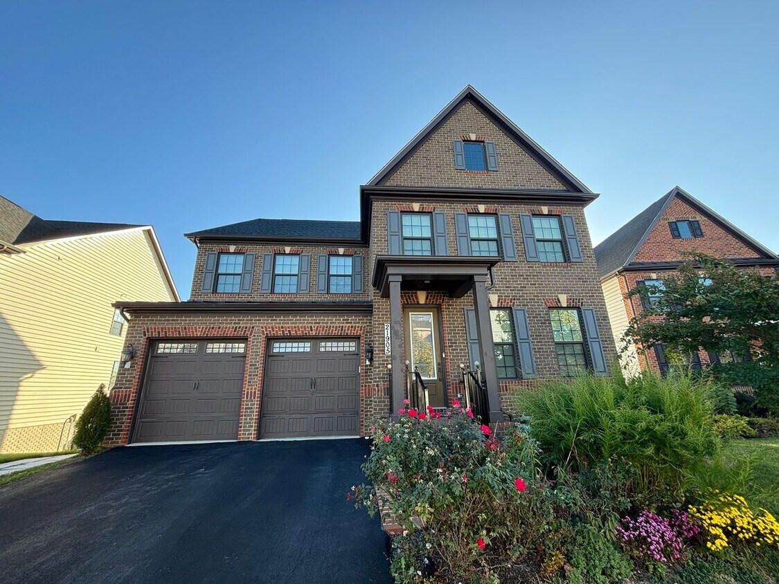 Primary Photo - Beautiful 5 Bedroom Home in Cabin Branch!