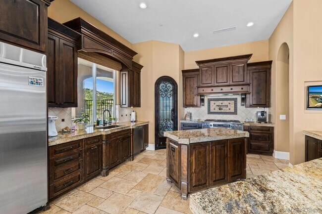 Building Photo - 208 Alicia Way