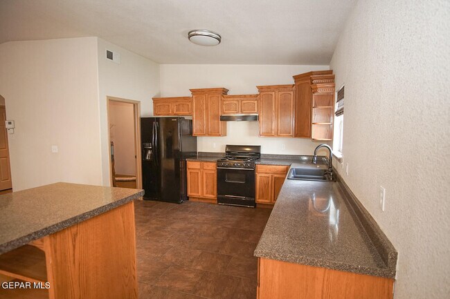Building Photo - 14260 Tierra Bronce Dr