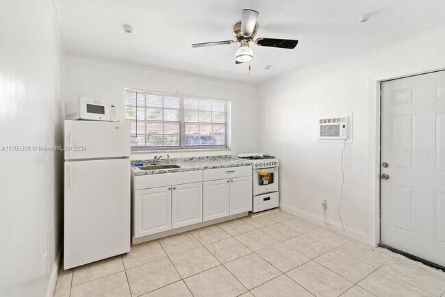 Building Photo - 17200 NW 51st Pl