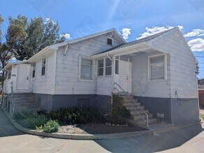 Building Photo - 1126 Edgar St