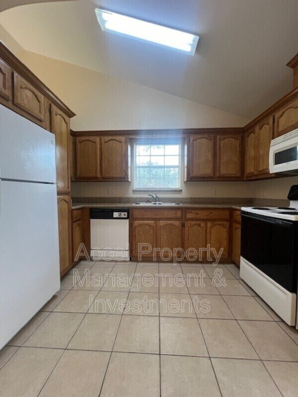 Building Photo - 1902 Bahamas Dr