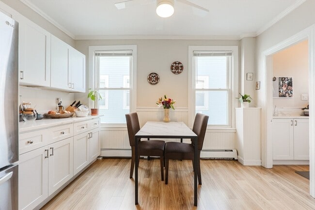 Building Photo - 19 Linden St