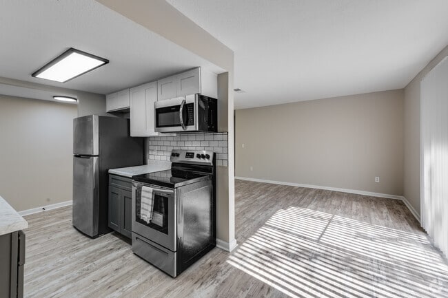 2HAB, 1BA, 984 ft² - Emerald Square Villas