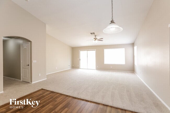 Foto del edificio - 2003 W Burgess Ln