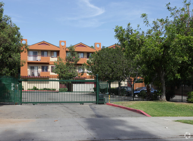 Ventura Apartments Building Photo - 208 S Vicentia Ave